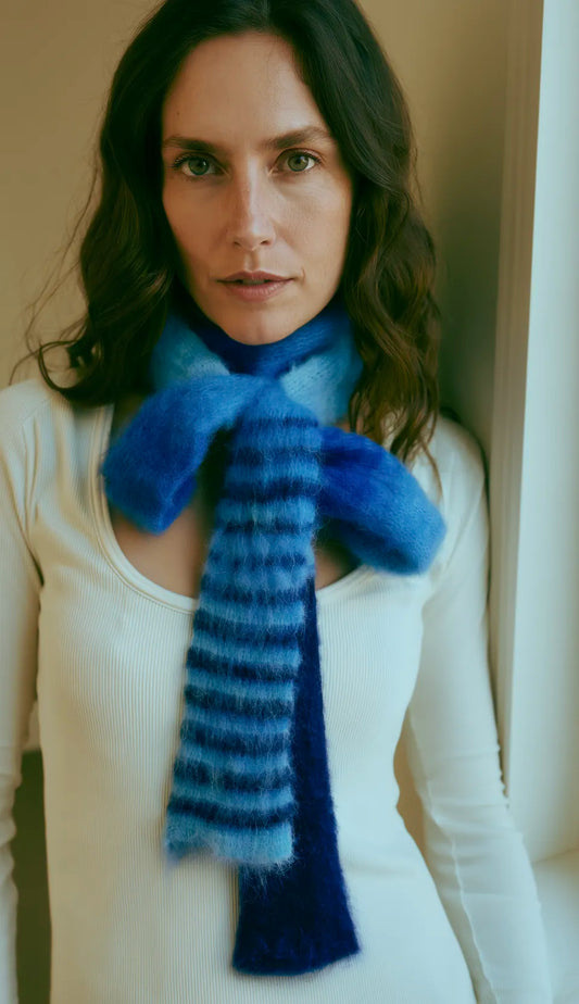 Fluffy Skinny Schal – Luxuriöser Alpaka/Mohair-Mix in Blau-Ombré – Extra Lang (250cm)