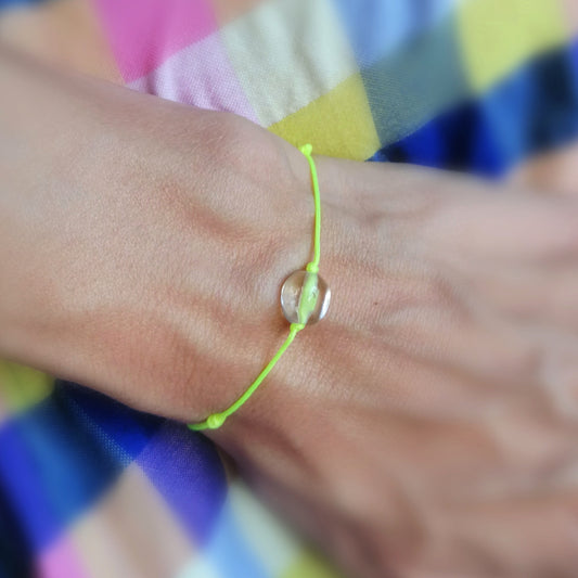 Bergkristall Nugget Armband in neongelb | unisex
