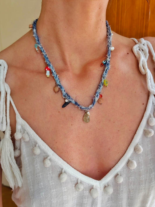 Kette aus Vintage-Seide mit Edelsteinen