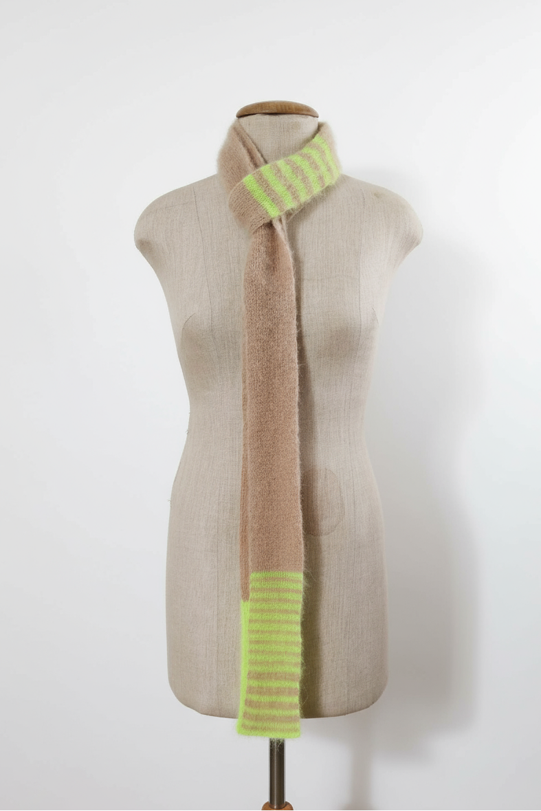 Skinny Schal aus Superkid Mohair-Mix – Unikat in Neon-Grün & Beige