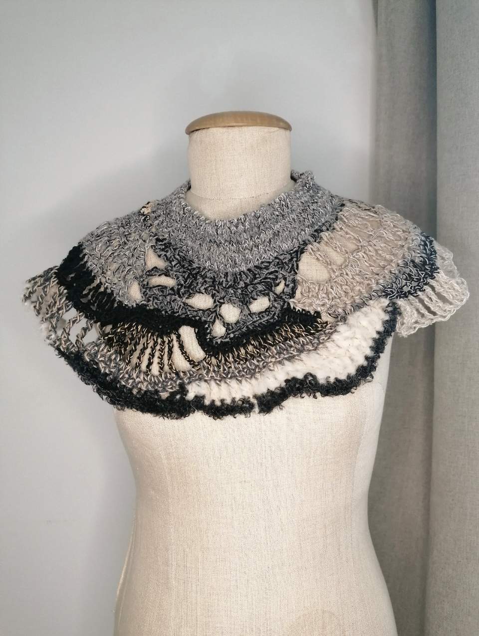 Neckpiece schwarz natur | gehäkelt & gestrickt