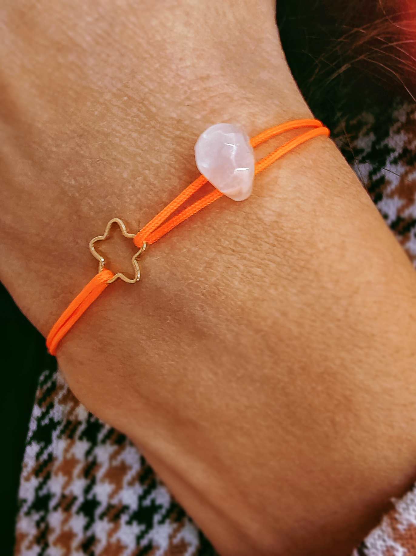 Rosenquarz Tropfen Armband & Blume vergoldet