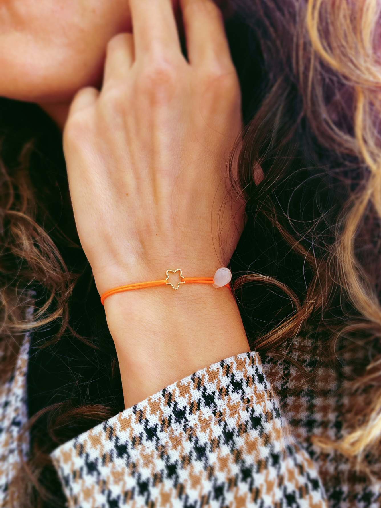 Rosenquarz Tropfen Armband & Blume vergoldet