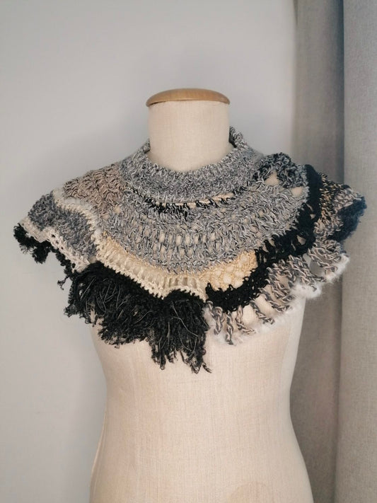 Neckpiece schwarz natur | gehäkelt & gestrickt