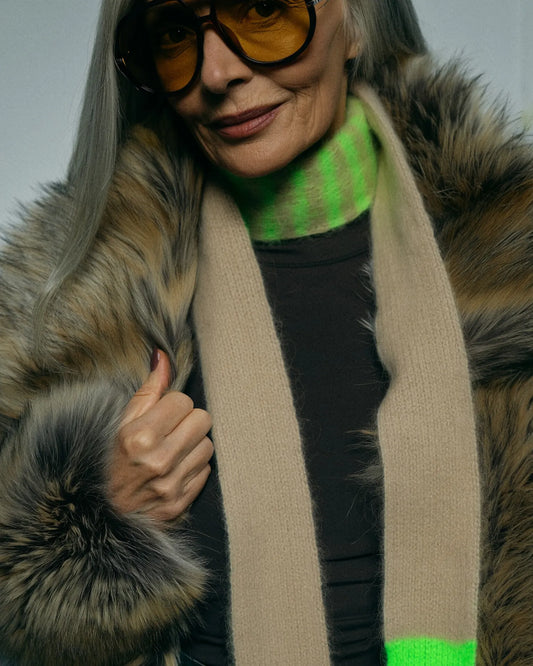 Skinny Schal aus Superkid Mohair-Mix – Unikat in Neon-Grün & Beige