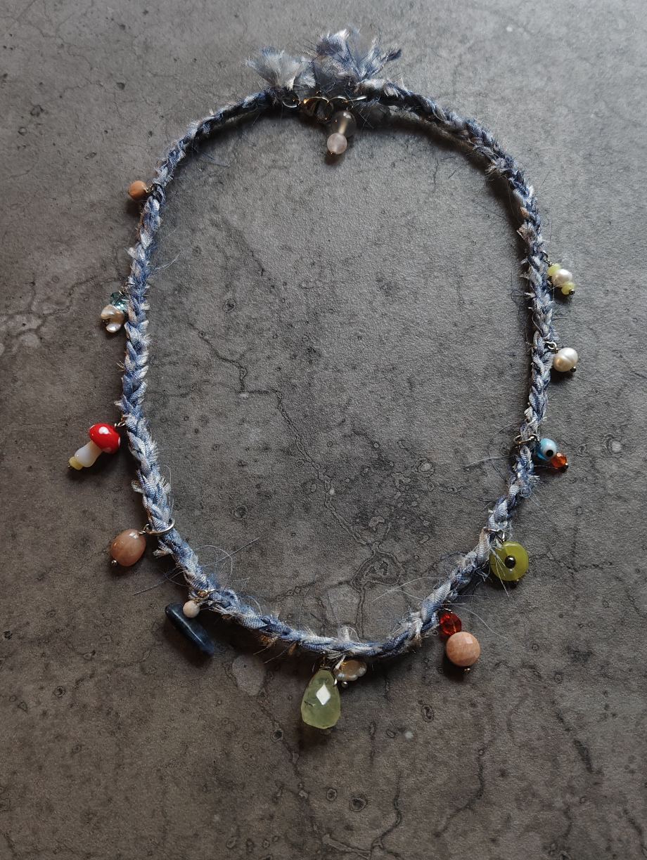Kette aus Vintage-Seide mit Edelsteinen