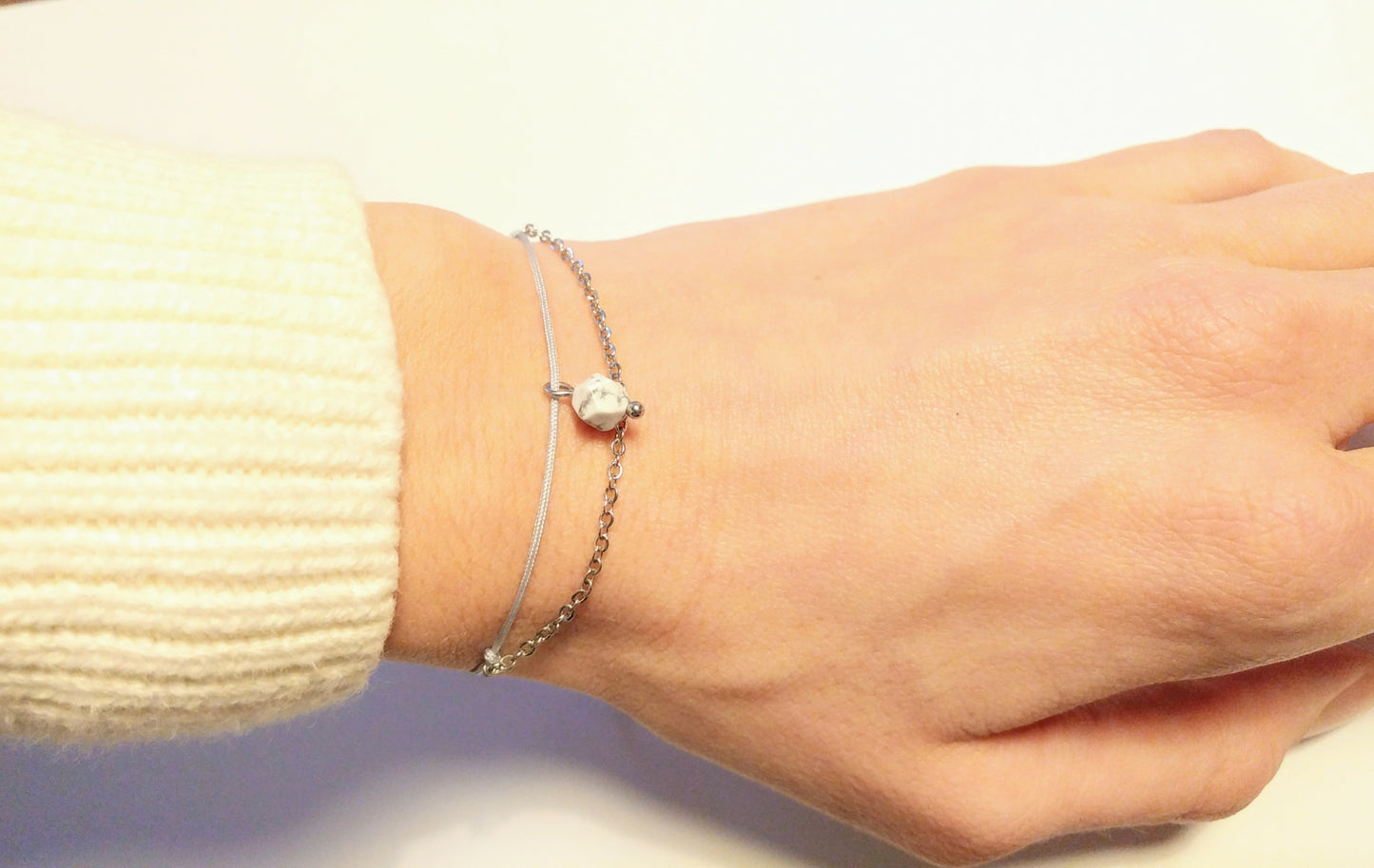 Delicate bracelet with stainless steel, gemstone pendant and textile cord