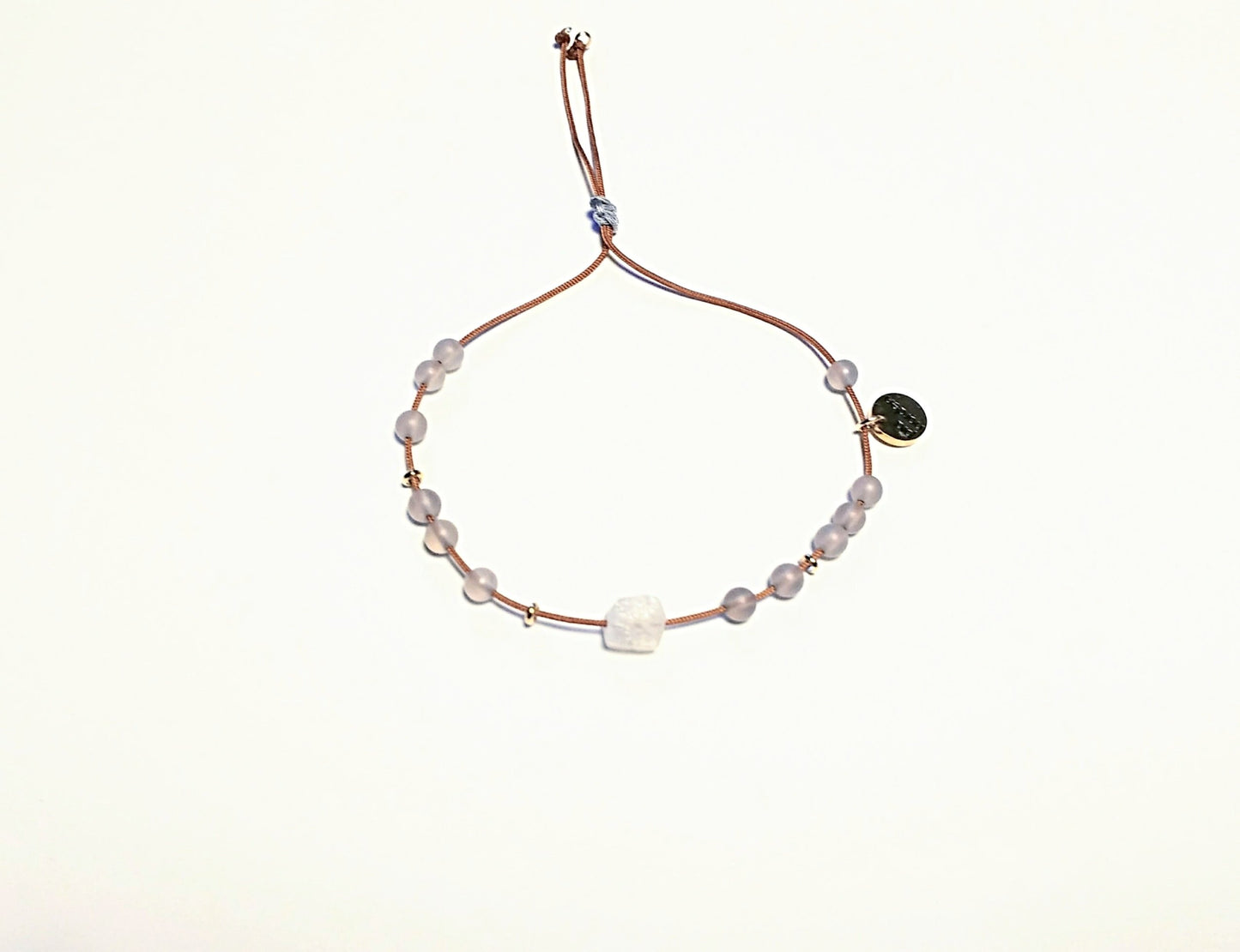 Weißer Labradorit & Achat Armband | weiß grau cognac gold