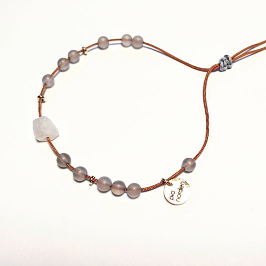 Weißer Labradorit & Achat Armband | weiß grau cognac gold
