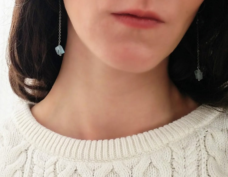 Lange Ohrringe mit blauem natürlichen Aquamarin