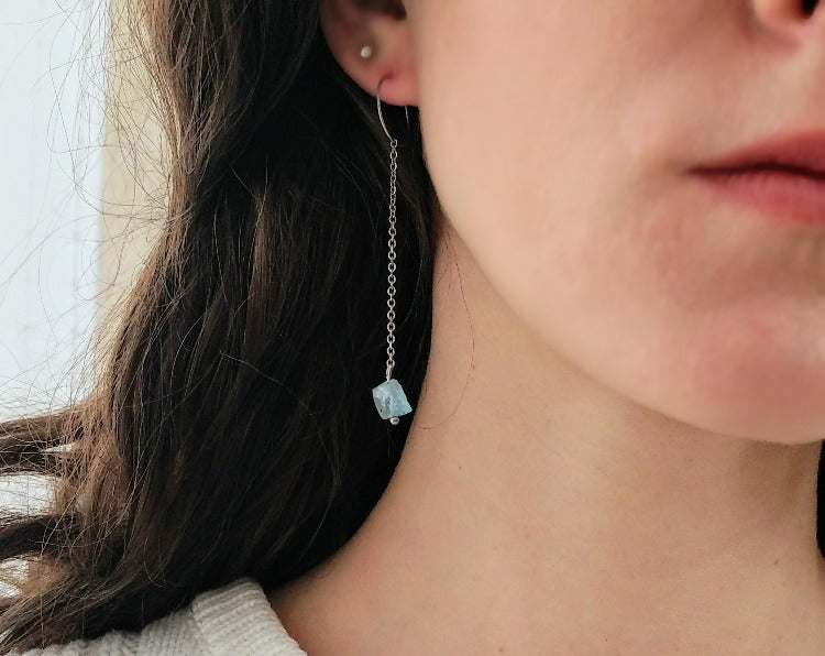 Lange Ohrringe mit blauem natürlichen Aquamarin