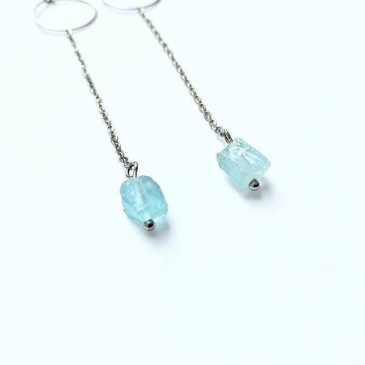 Lange Ohrringe mit blauem natürlichen Aquamarin