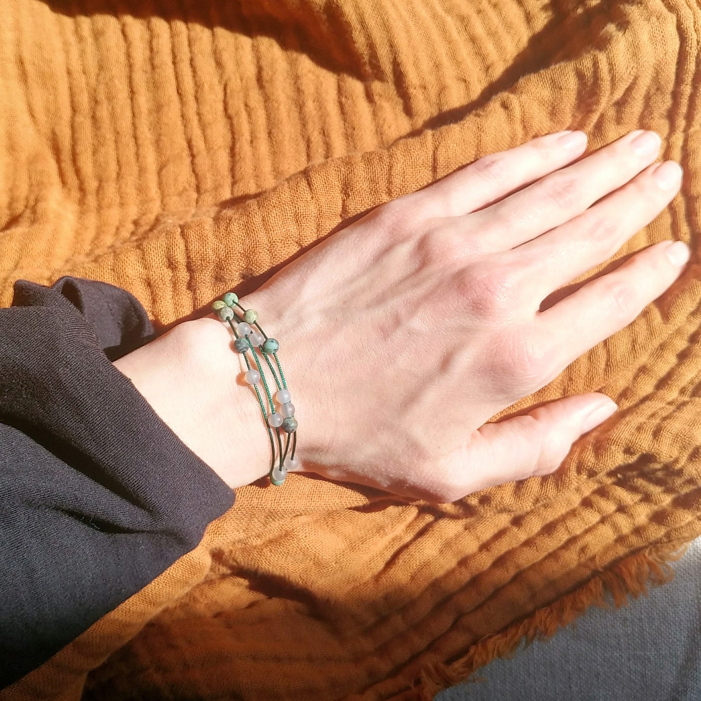 Mehrreihiges Edelstein Armband - afrikanischer Türkis und Achat - grün grau beige