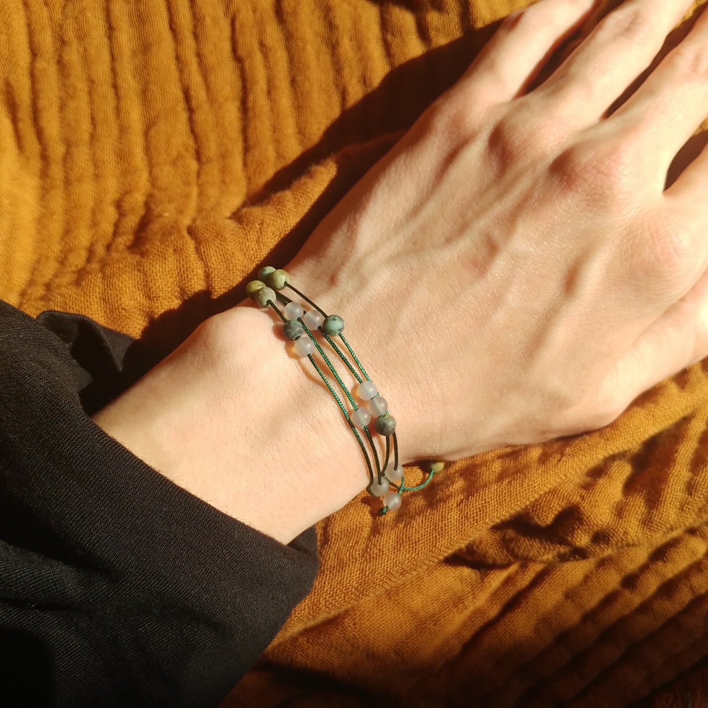 Mehrreihiges Edelstein Armband - afrikanischer Türkis und Achat - grün grau beige