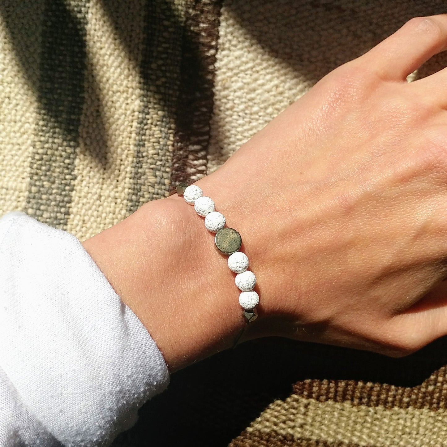 Pyrit und weiße Lava Diffuser Armband