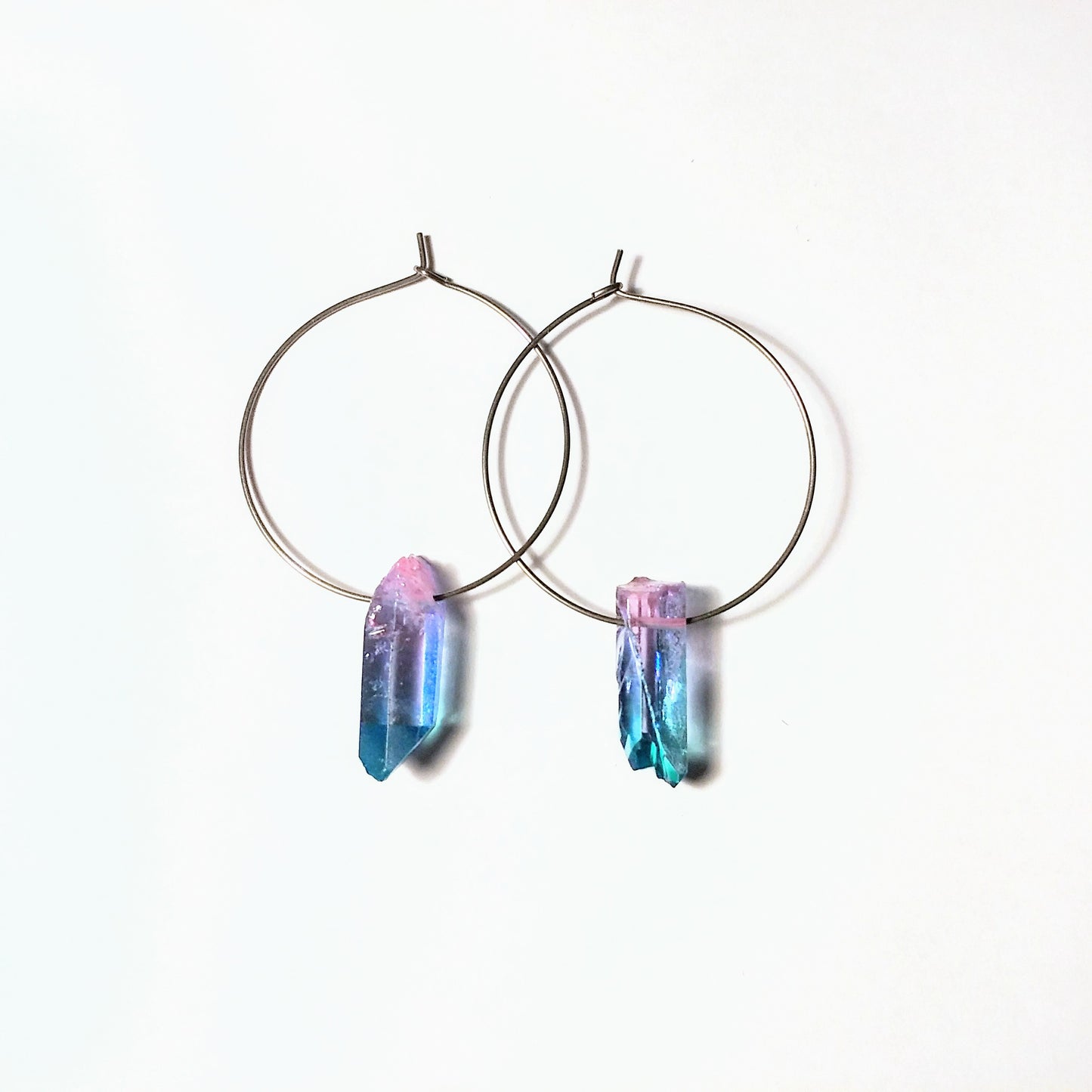 Bergkristall Creolen - Edelstein Ohrringe cyan blau rosa