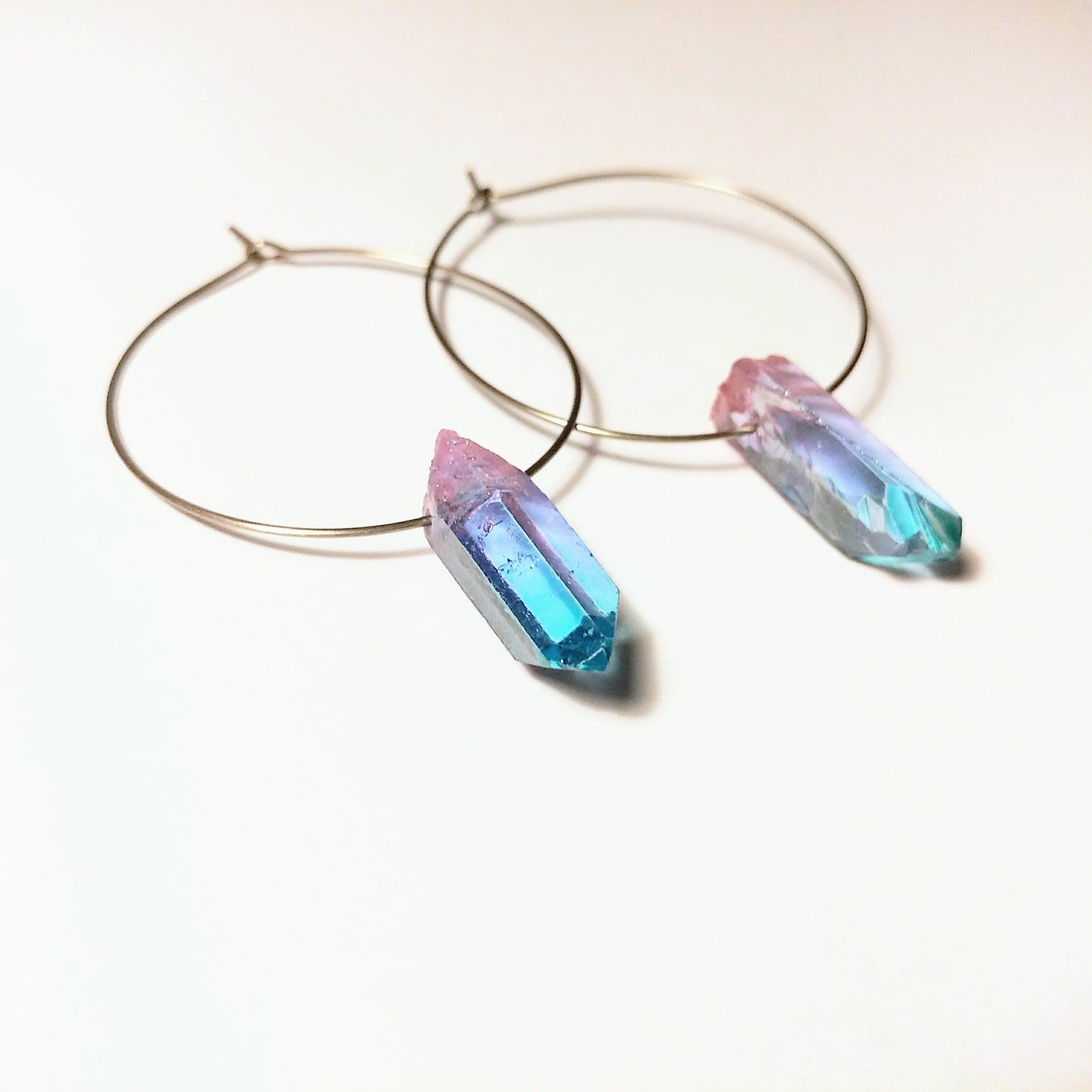 Bergkristall Creolen - Edelstein Ohrringe cyan blau rosa