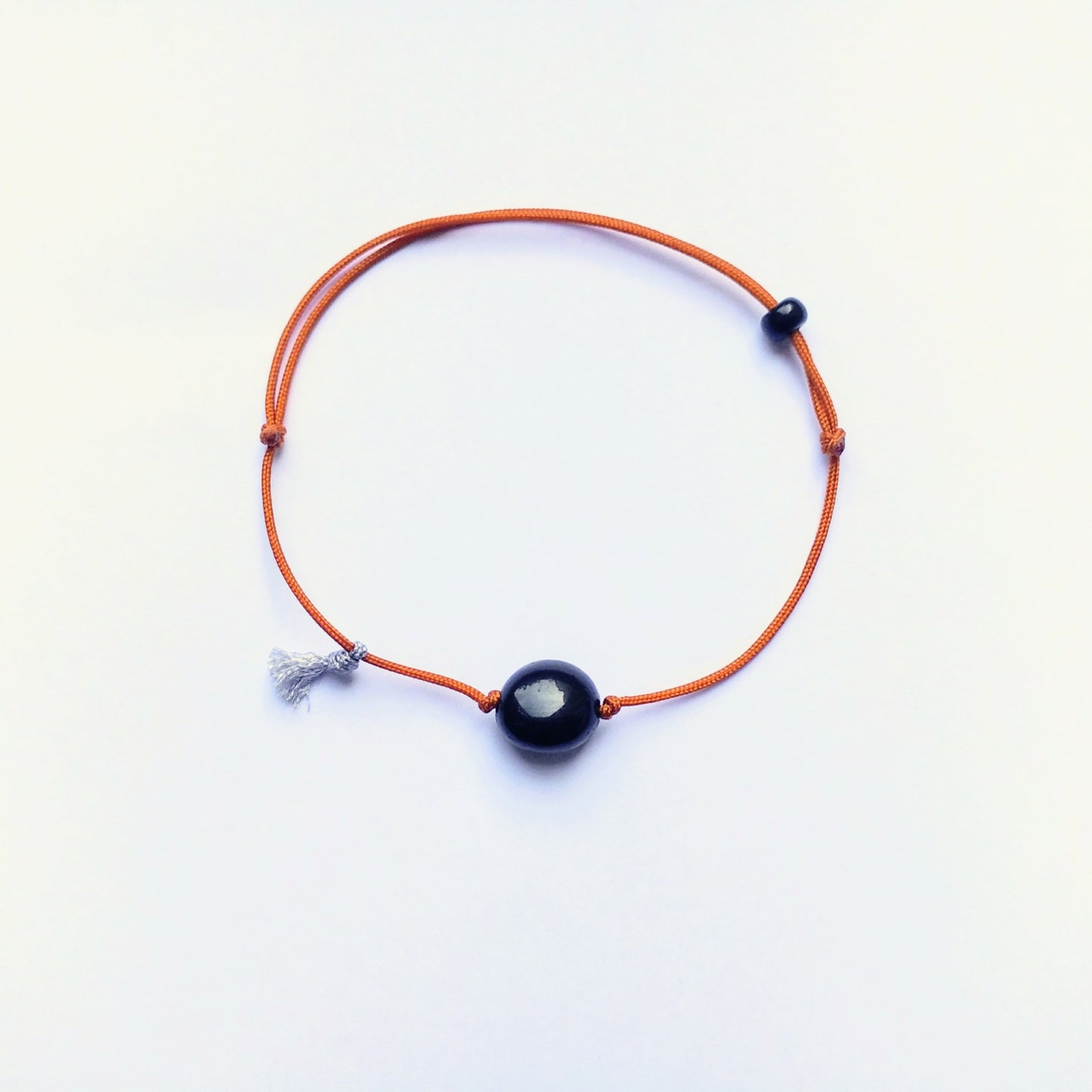 Schwarzer Turmalin Nugget Armband, cognac, grau