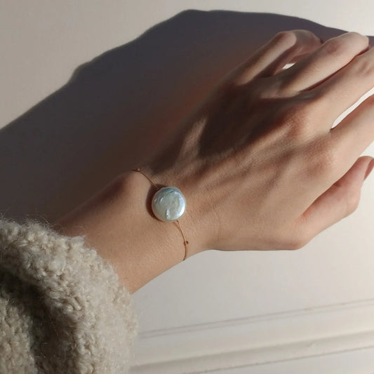 Zartes Armband mit Perlen beige