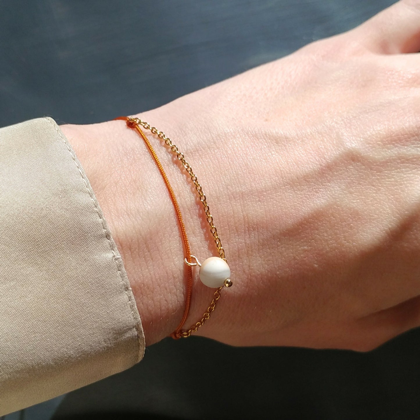 Dünnes layering Armband Gold & Achat | cognac braun