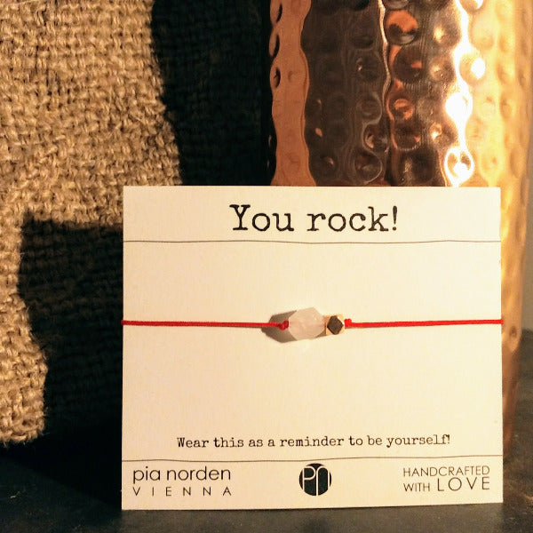 Schmuckkarten mit Rotem Armband mit Rosenquarz und Roségold