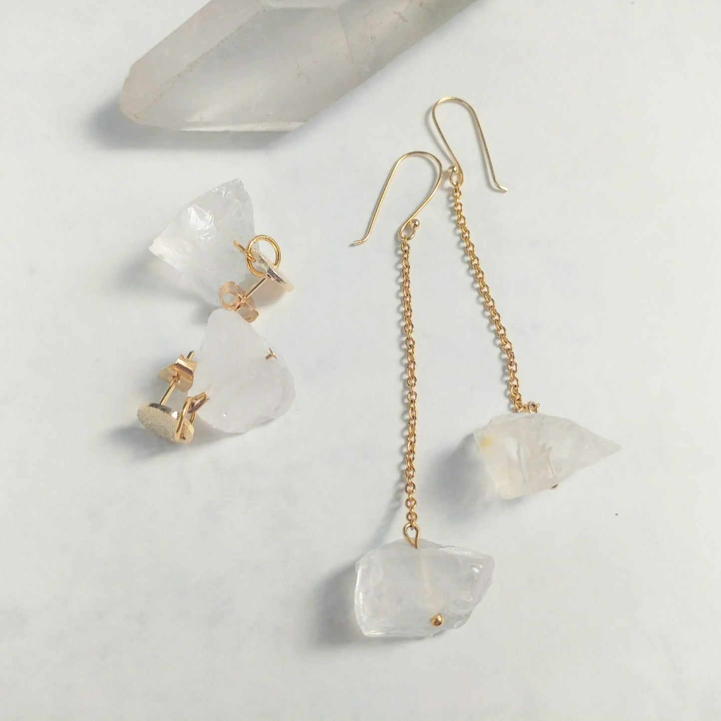 Roher Bergkristall Ohrringe gold und silber Ohrstecker
