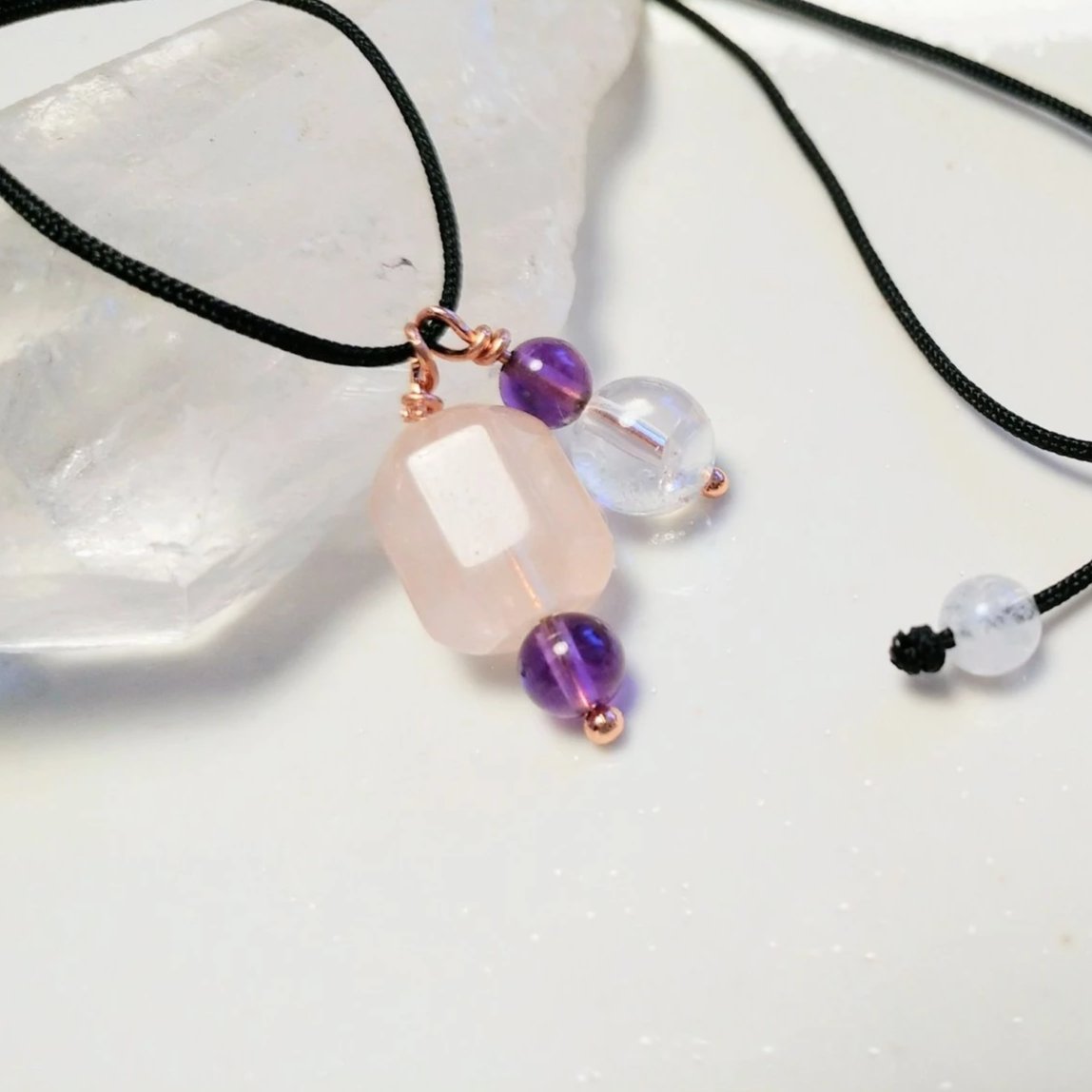 Goldenes Dreieck Halskette | Rosenquarz Bergkristall Amethyst
