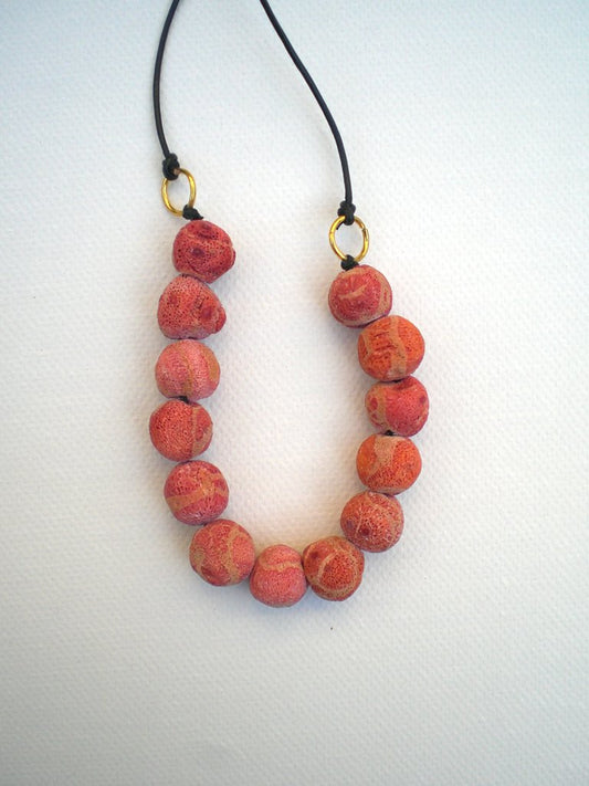 Schlichte Halskette mit Korallen