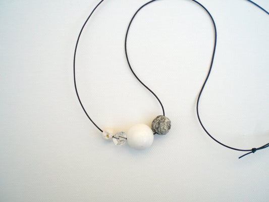 Minimalistische Halskette | Lava Koralle Bergkristall