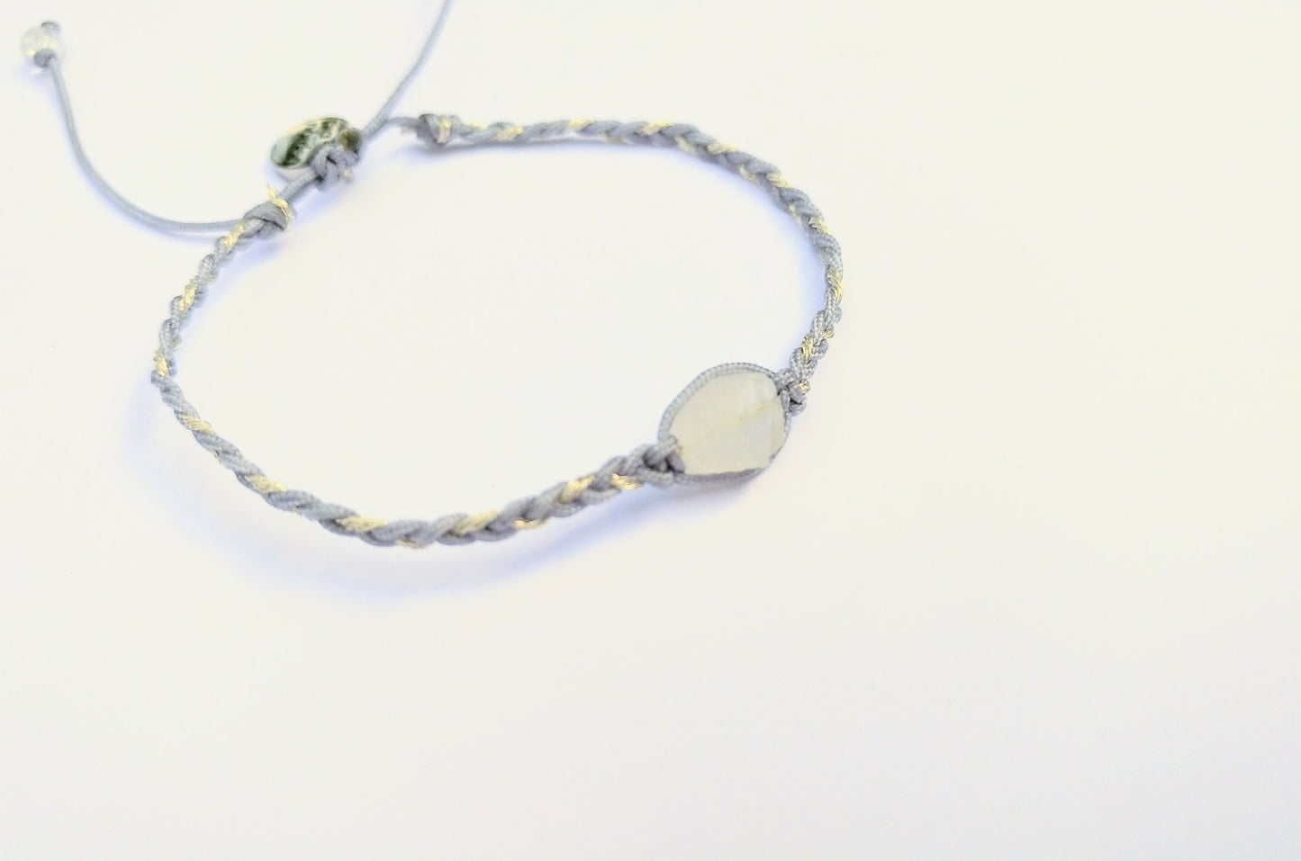 Geflochtenes Armband mit Labradorit & Bergkristall