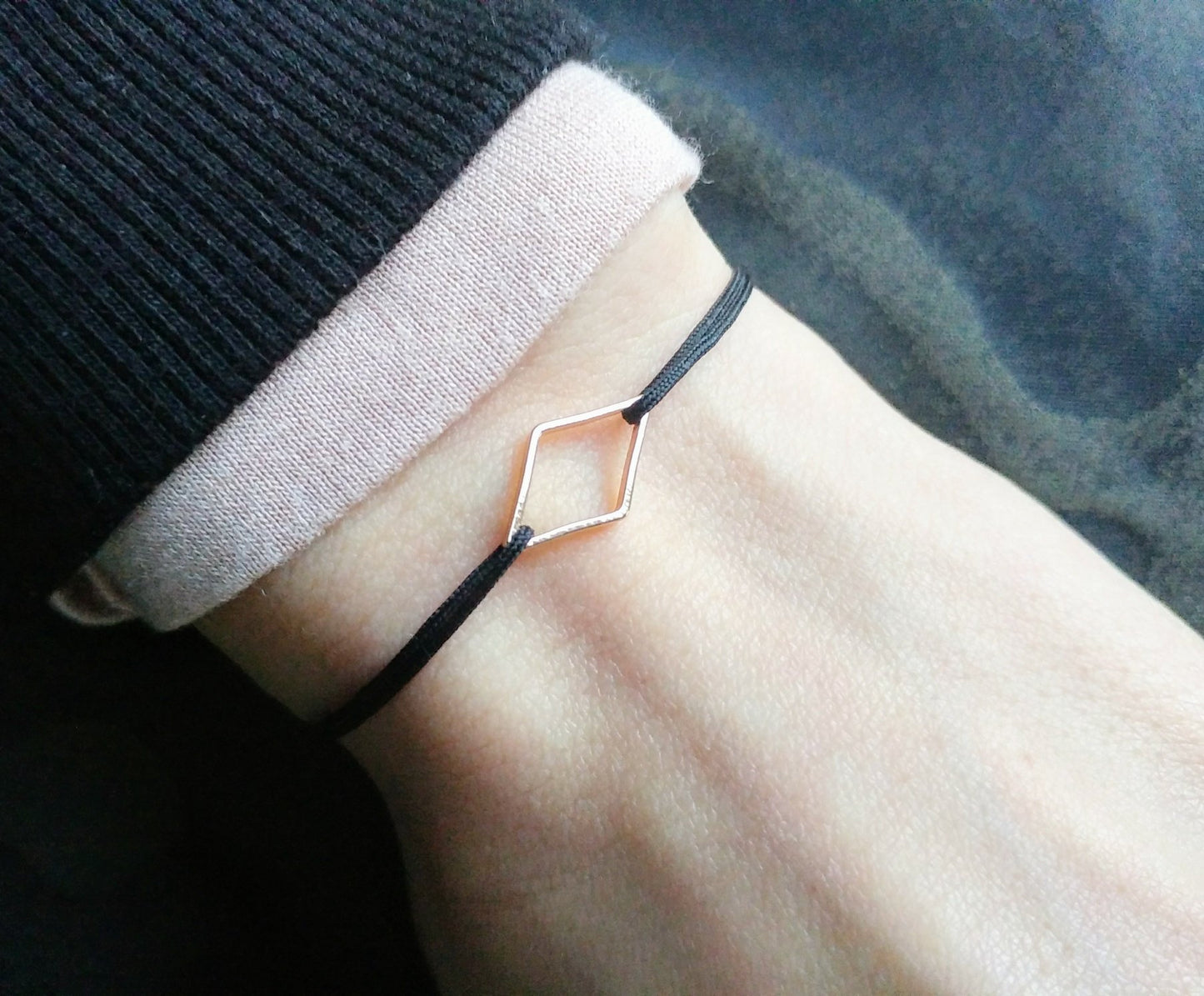 Minimalistisches Armband mit Raute in Gold