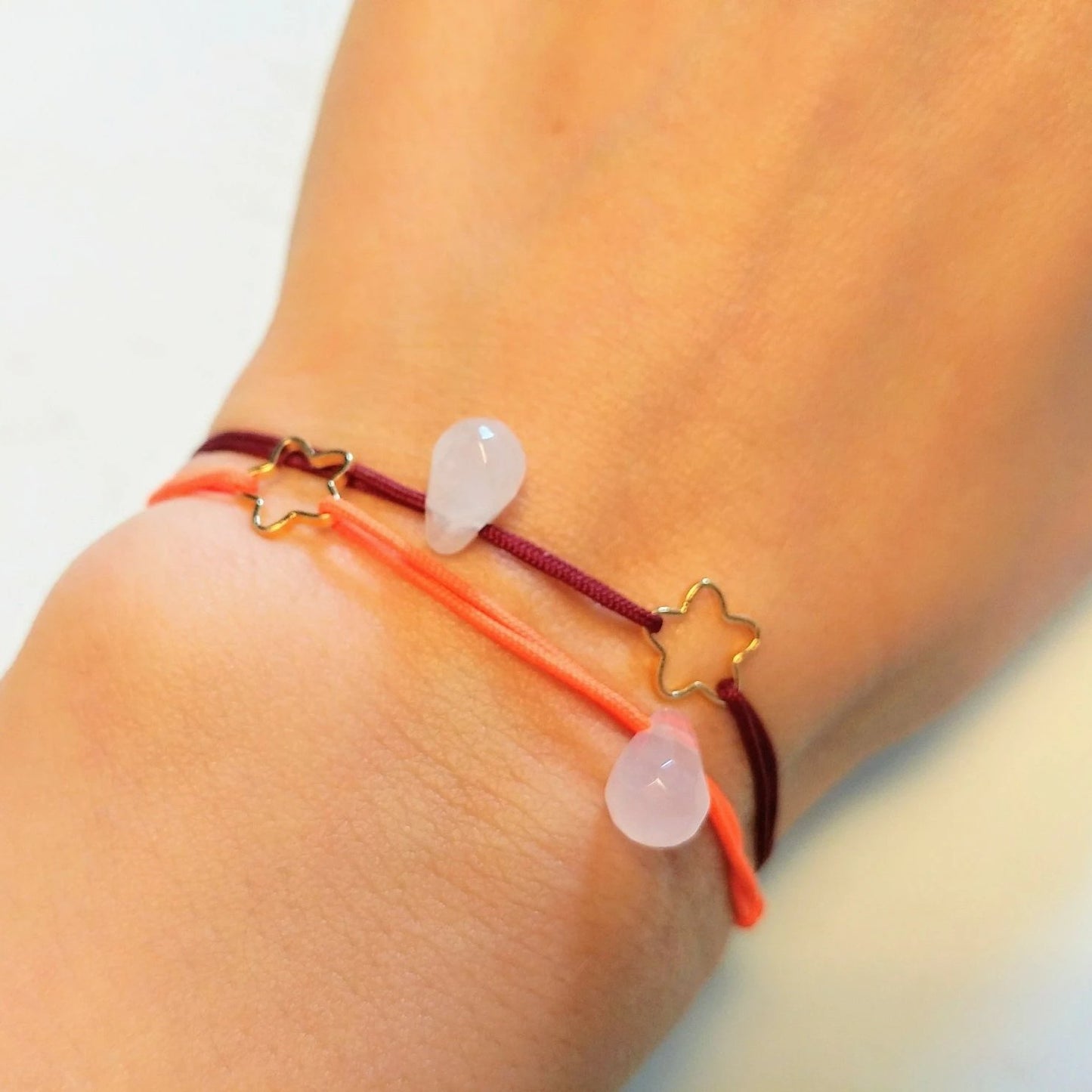 Rosenquarz Tropfen Armband & Blume vergoldet