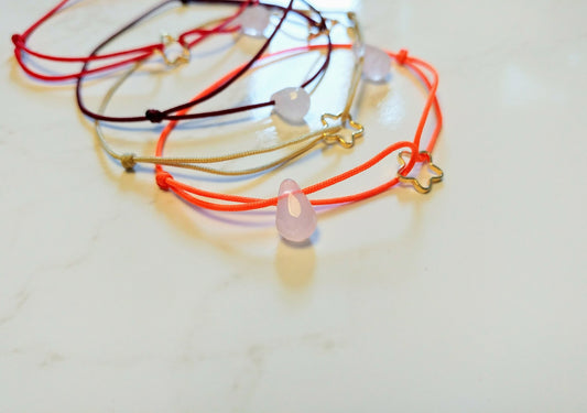 Rosenquarz Tropfen Armband & Blume vergoldet