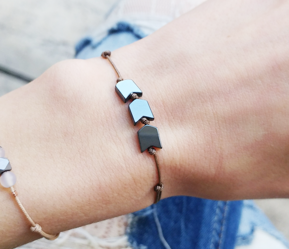 Einfaches Pfeil Armband mit Hämatit