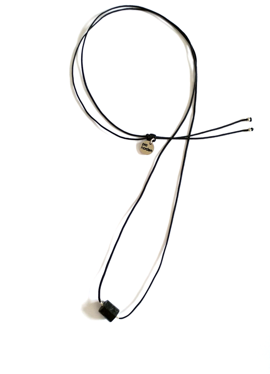 Halskette schwarzer Turmalin roh mit Silber | schlichter Schmuck