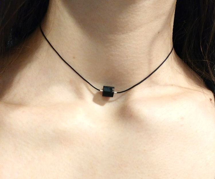 Halskette schwarzer Turmalin roh mit Silber | schlichter Schmuck