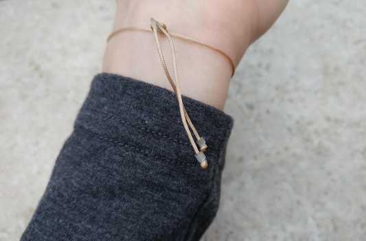 Zartes Labradorit Armband in grau und beige