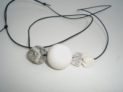 Minimalistische Halskette | Lava Koralle Bergkristall