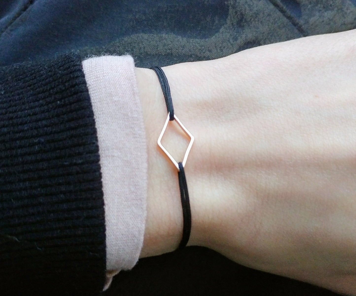 Minimalistisches Armband mit Raute in Gold