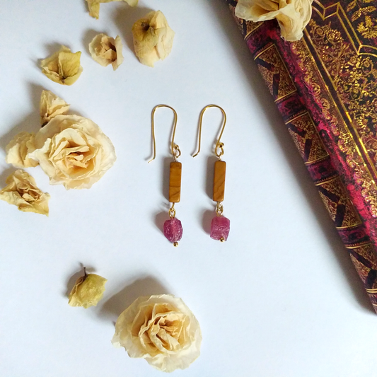 Ohrringe | Natürlicher Turmalin & versteinertes Holz | gold