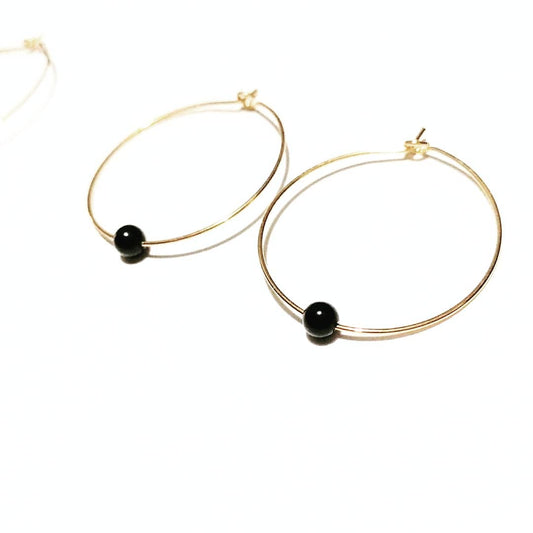Minimalistische goldene Creolen Ohrringe schwarzer Turmalin