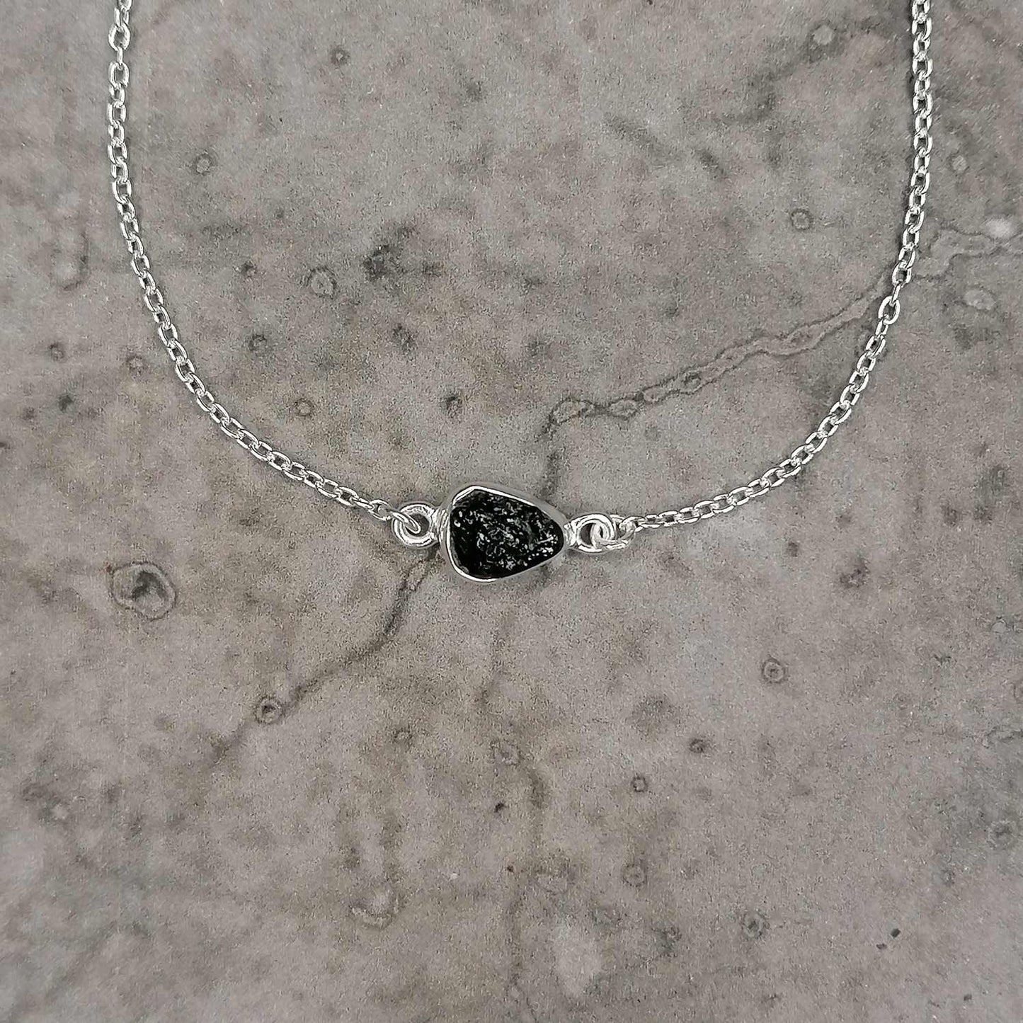 Silber Armkette schwarzer Turmalin roh | Schutzstein Schmuck | von pia norden