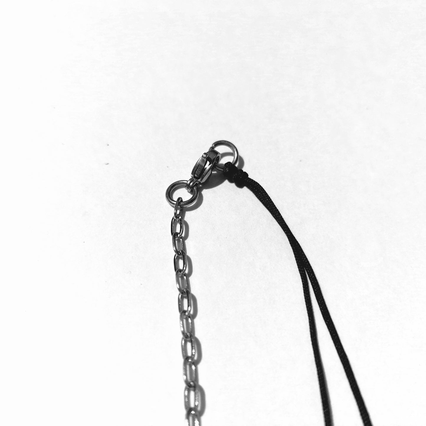 Bergkristall Dreieck Halskette silber | neon, schwarz | contemporary