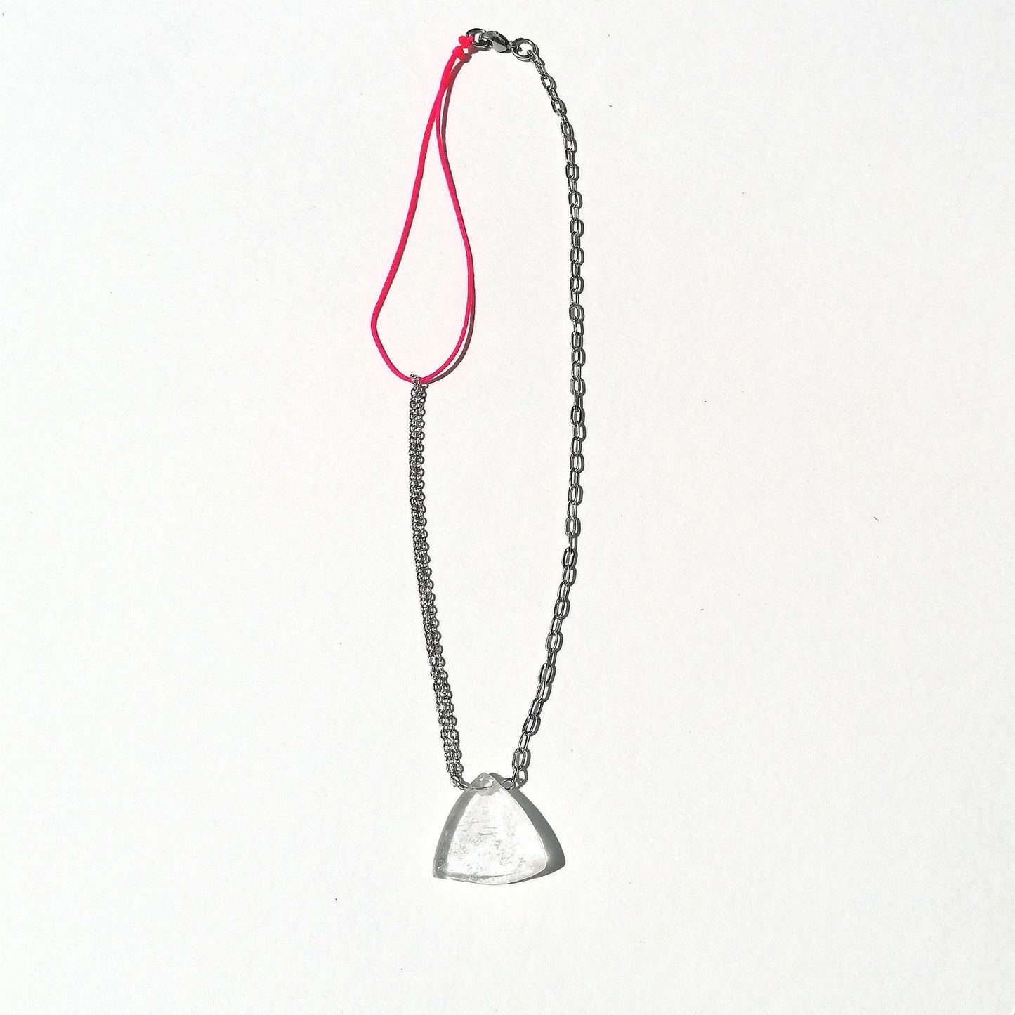 Halskette mit Bergkristall Dreieck neon pink