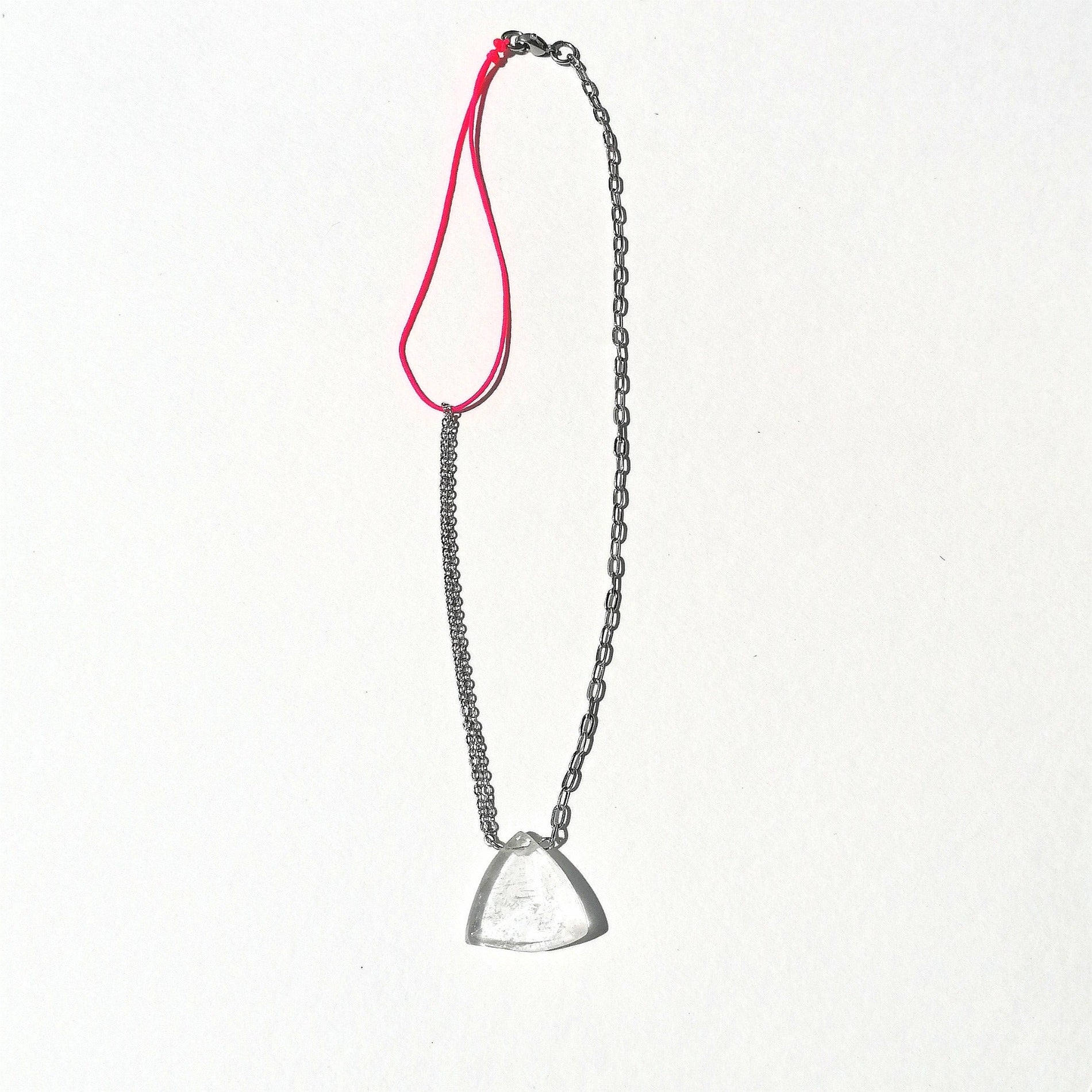 Halskette mit Bergkristall Dreieck neon pink