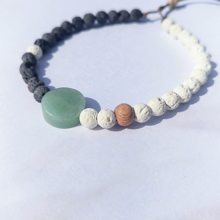 Lava Armband mit grünem Stein und Rosenholz by pia norden