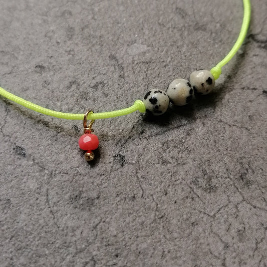 Edelsteinarmband in neongelb, pink und grün mit Dalmatinerjaspis von pia norden