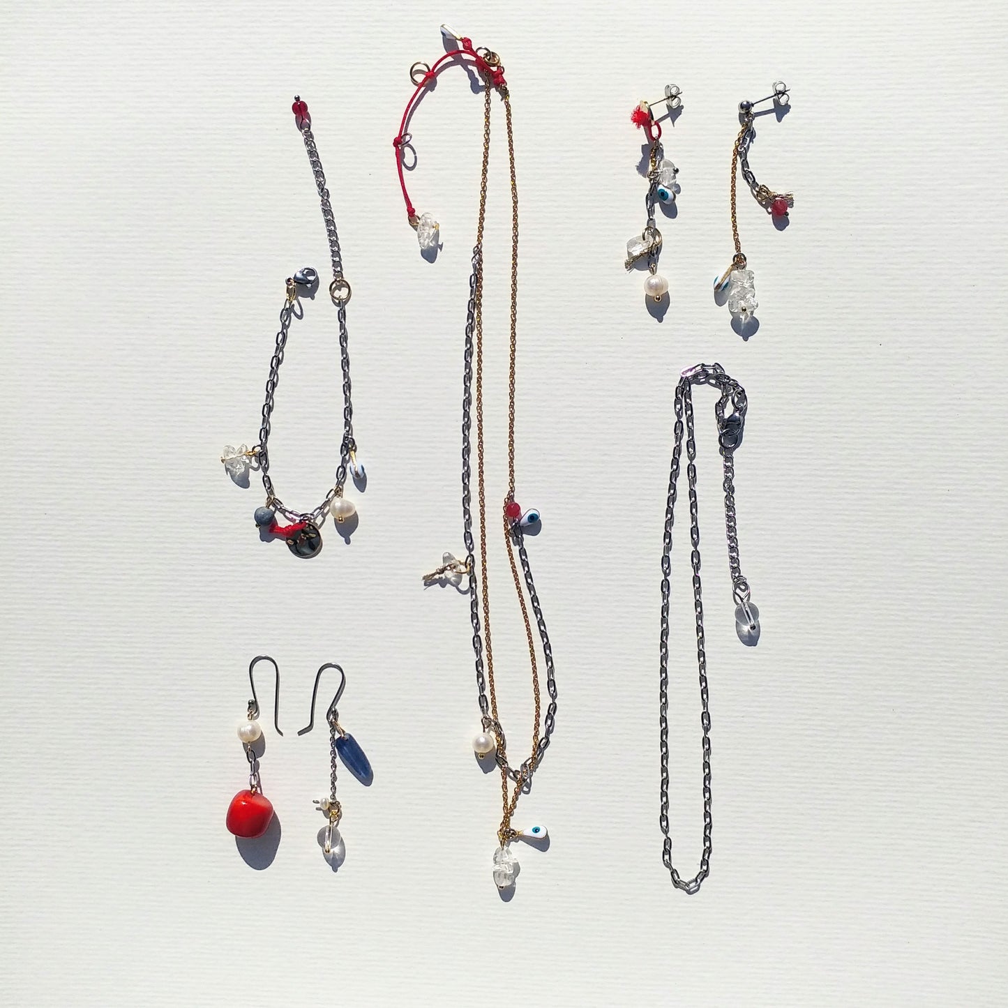 Mismatch Ohrringe 'Rivabella' gold & silber | Perle Bergkristall