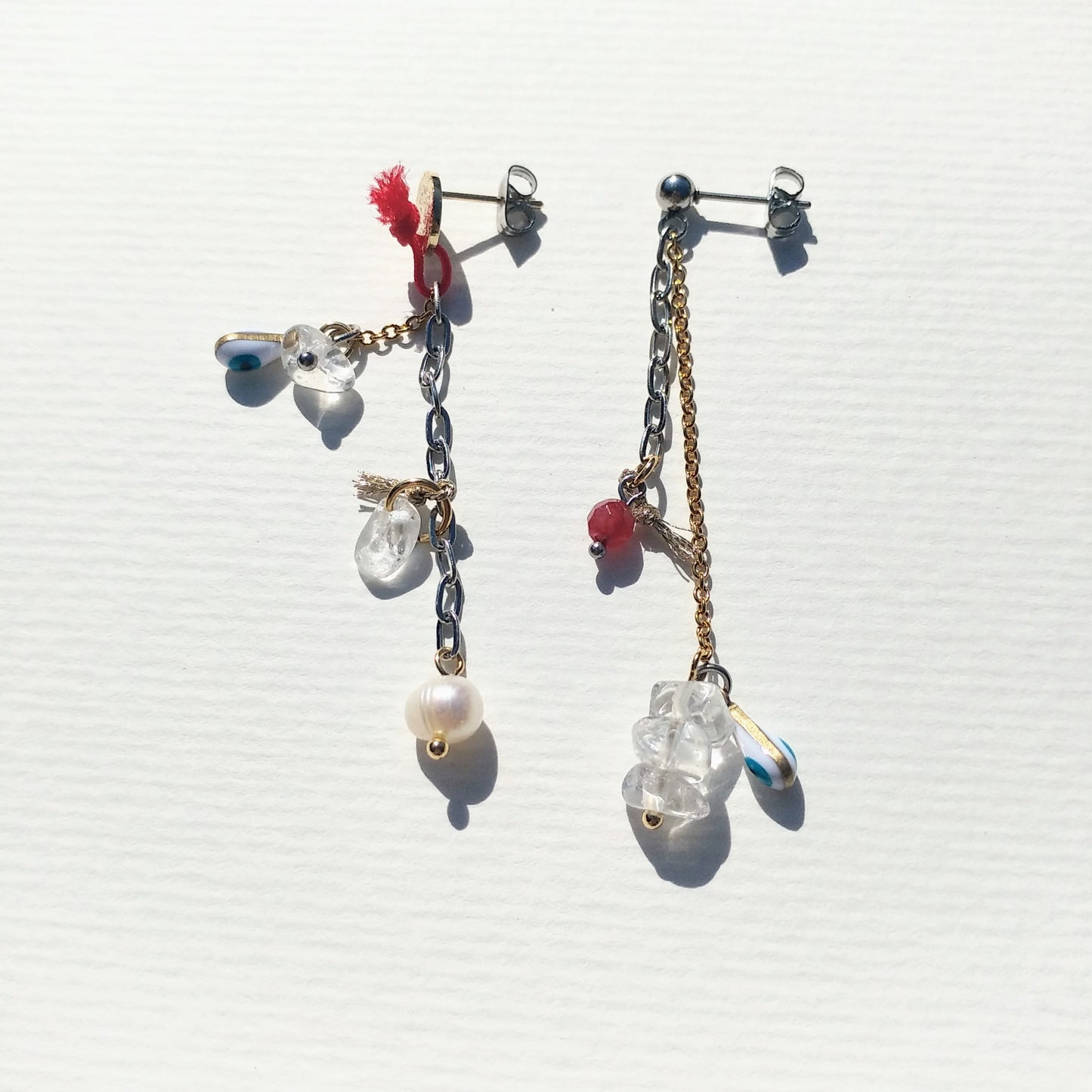 Mismatch Ohrringe 'Rivabella' gold & silber | Perle Bergkristall