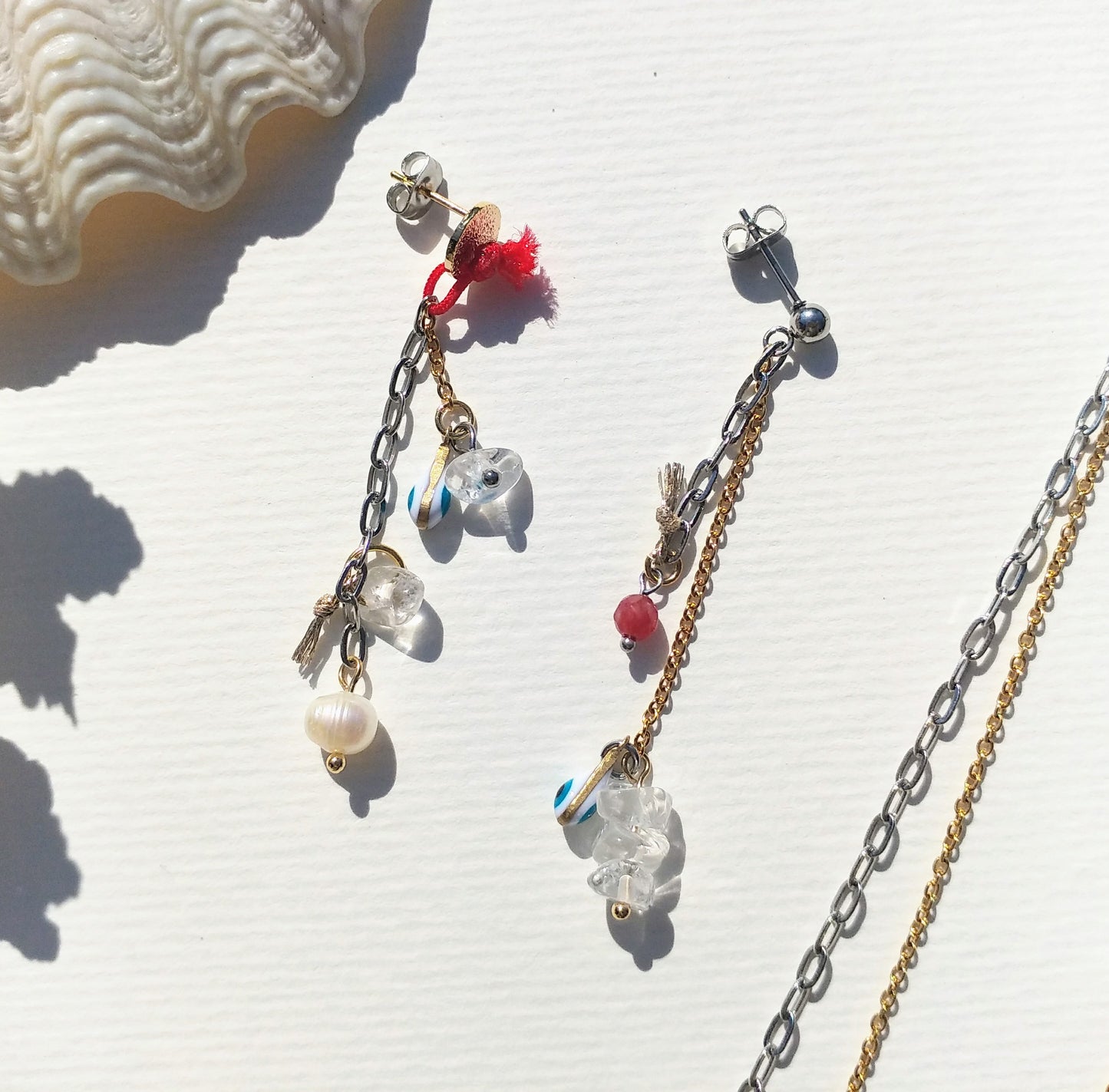 Mismatch Ohrringe 'Rivabella' gold & silber | Perle Bergkristall